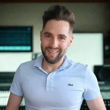 Jake — Owner & engineer, Fly Away · Bilingual (EN/FR)
