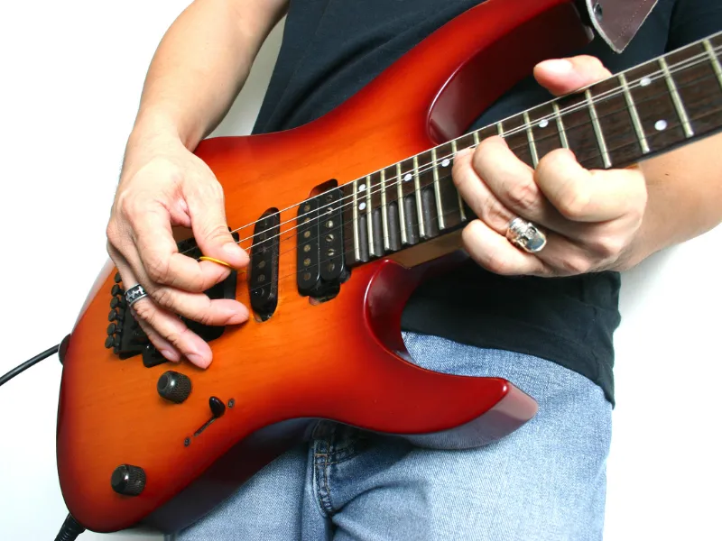 Can You Play An Electric Guitar Without An Amp