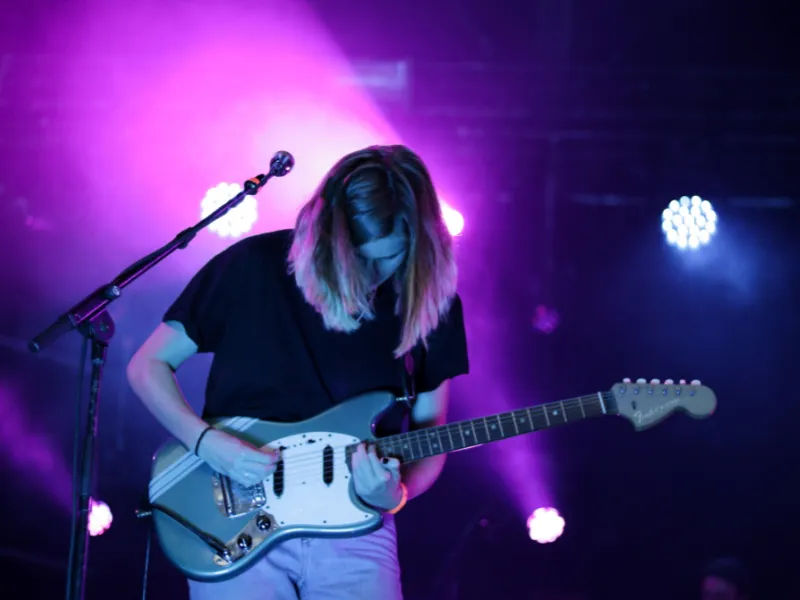 electric guitar vibration