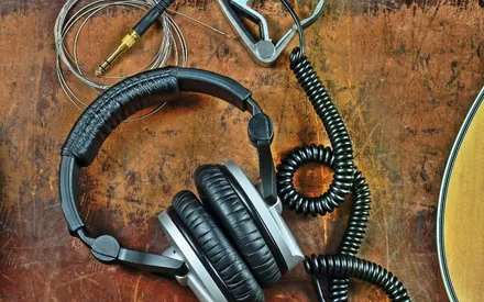 Best Guitar Accessories | Rated & Reviewed (2022)