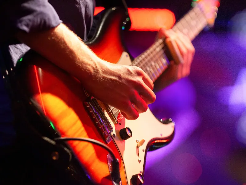 A Easy, Simple Guide: How Do Electric Guitars Work? (2023)