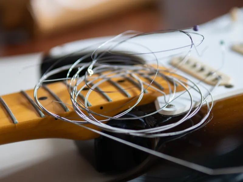 how to change electric guitar strings