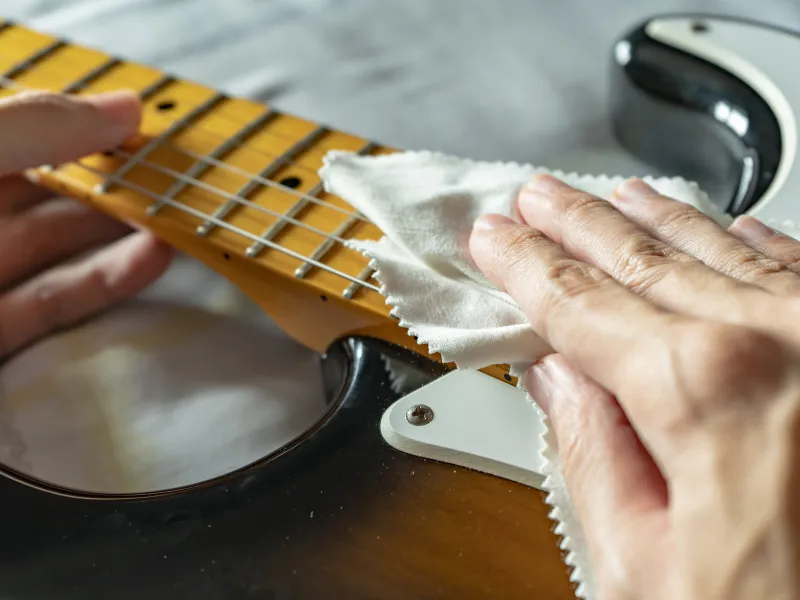 comment nettoyer les cordes de guitare