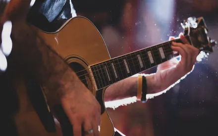 How to Do a Proper Staccato on an Electric Guitar In 2022?