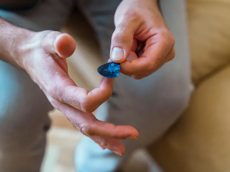 7 Easy Ways On How To Hold A Guitar Pick