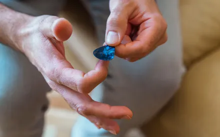 7 Easy Ways On How To Hold A Guitar Pick