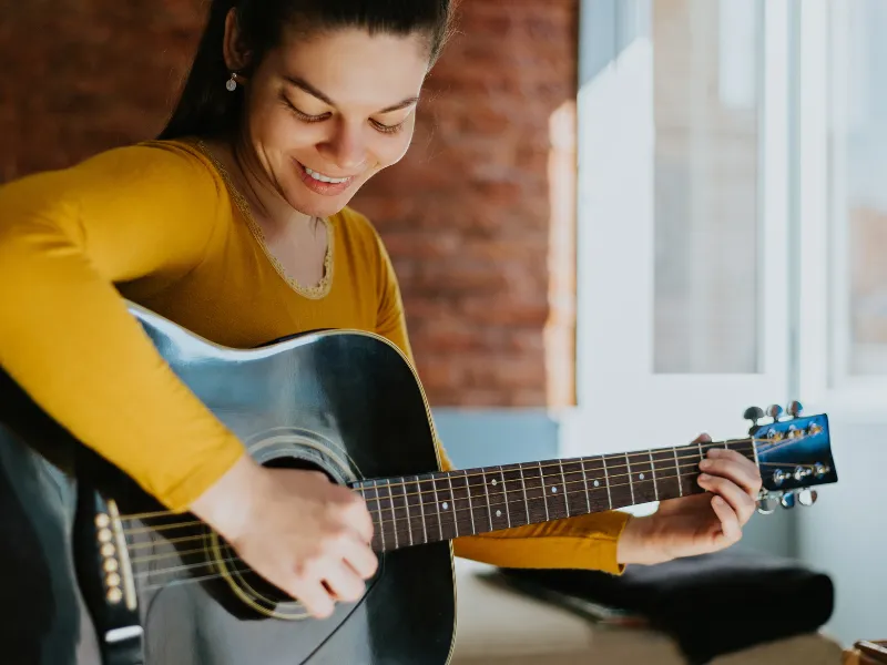 7 Tips On How To Learn Fingerstyle Guitar To Play Like A Virtuoso! (2023)
