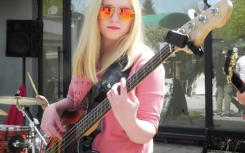 How to Play Bass