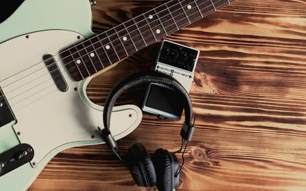 5 Tips On How To Play Electric Guitar Through Headphones
