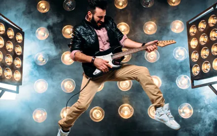 How To Solo On Guitar: The Quick & Easy Method