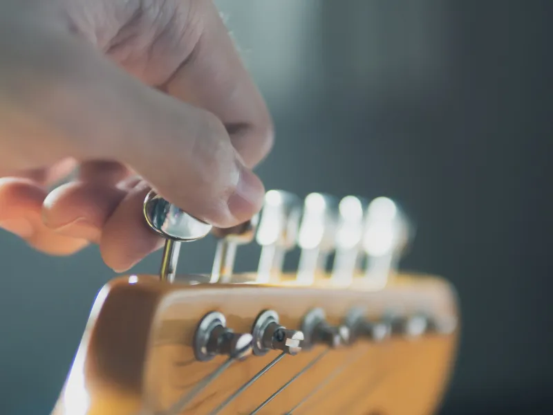 Quick Guide On How To Tune A Guitar Half A Step Down (2023)