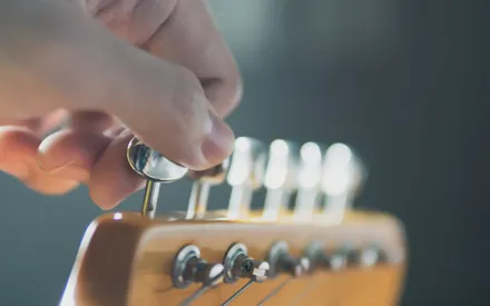 Quick Guide On How To Tune A Guitar Half A Step Down (2023)