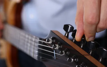 The Easy Method On How To Tune A Guitar Without A Tuner (2023)