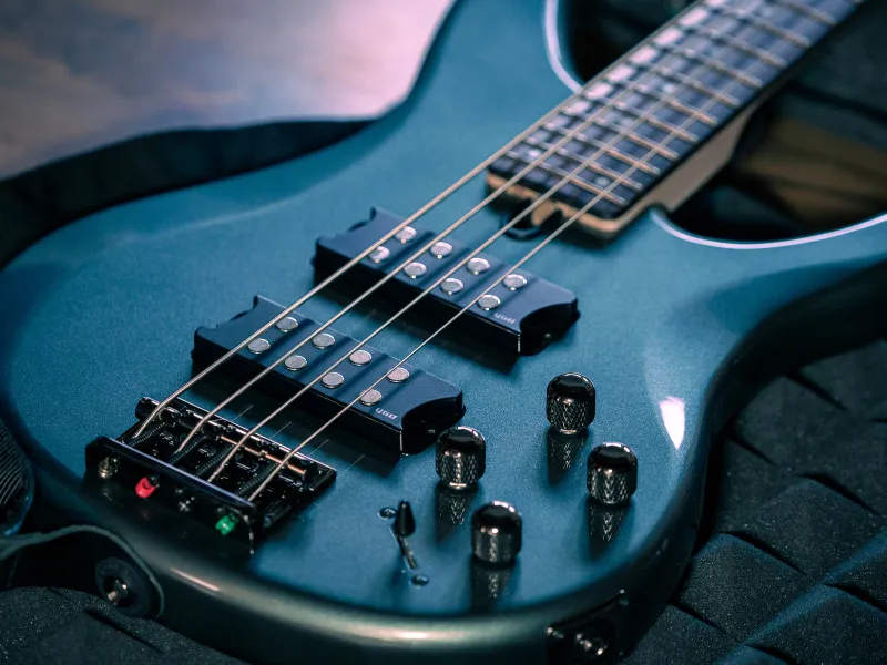 Is Bass Easier Than Guitar? An Easy Way To Understand (2023)