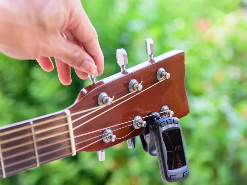 5 Simple Solutions For Keeping Your Guitar In Tune