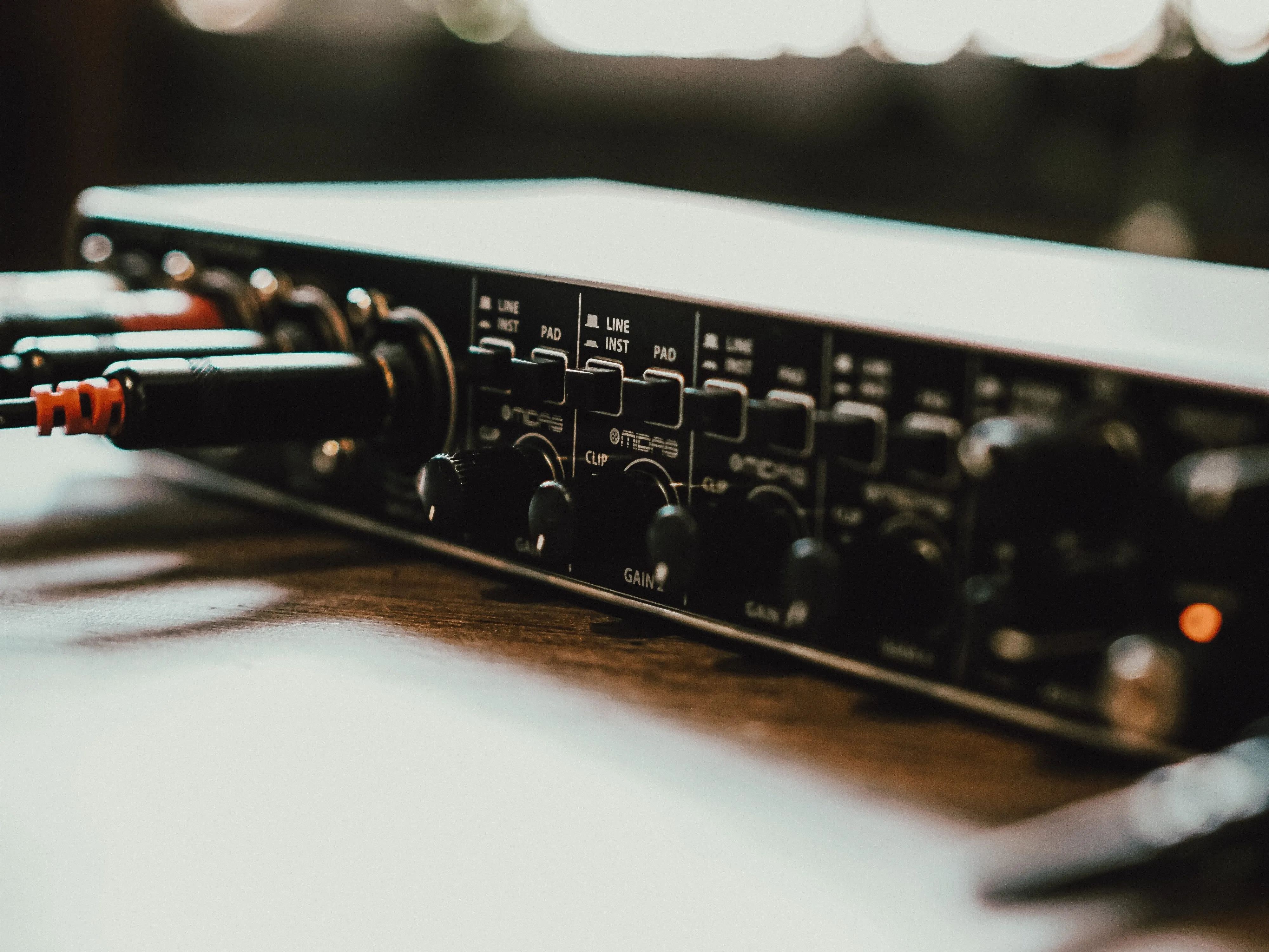 Interface audio d'enregistrement à domicile avec câbles micro en home studio