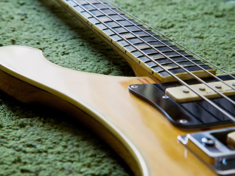 set up a bass guitar