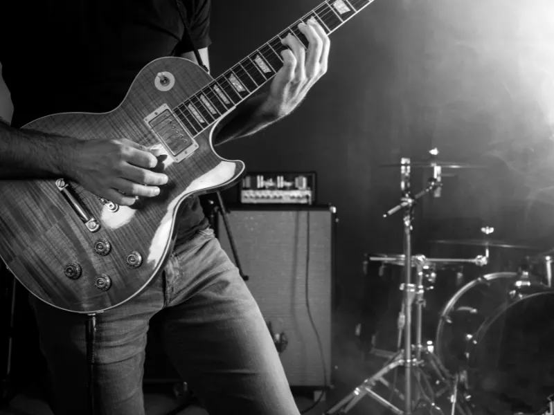 De quelle guitare Jimi Hendrix a-t-il joué ?